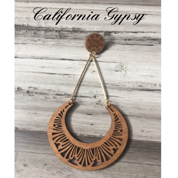 Vintage Ethnic bohemian etched wood earrings - Picture 2 of 3